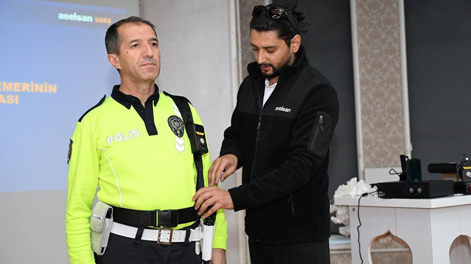 İçişleri Bakanlığı’nın “Yaka Kamerası Projesi” kapsamında Erzincan’da trafik personeline, ASELSAN