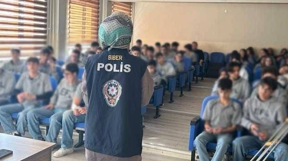 Erzincan İl Emniyet Müdürlüğü, gençleri suç ve tehlikelerden koruma ve