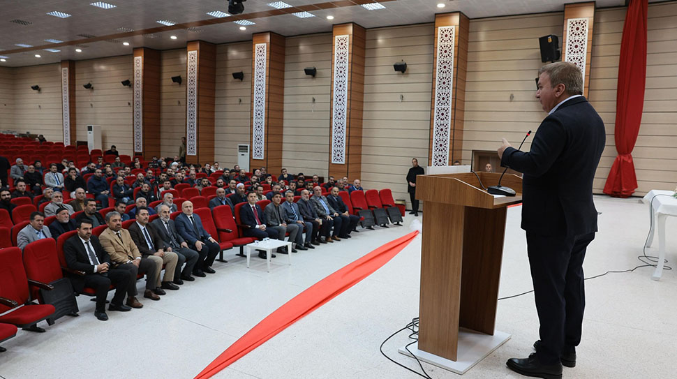 Erzincan Valisi Hamza Aydoğdu, kent merkezinde görev yapan imamlarla bir