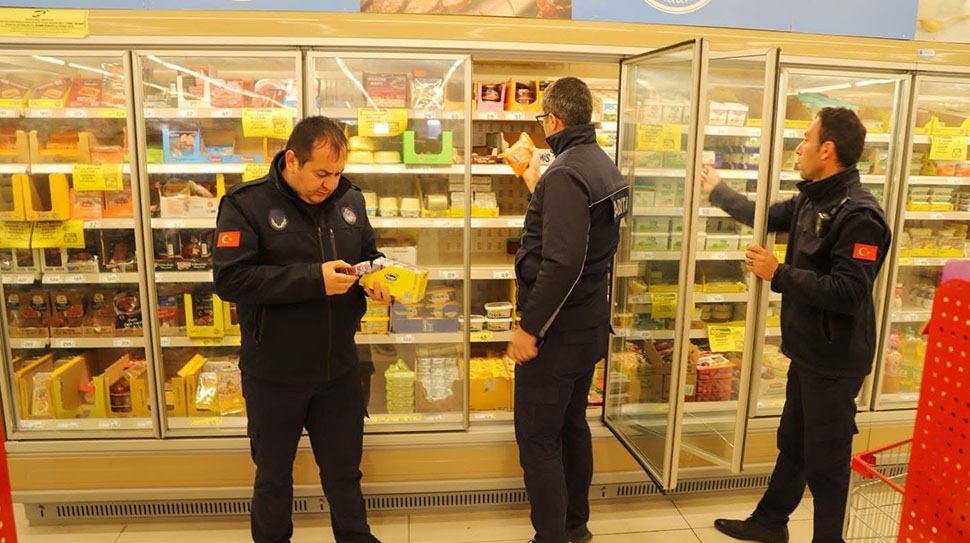 Erzincan Belediyesi Zabıta Müdürlüğü ekipleri, vatandaşların sağlıklı, güvenilir ve mevzuata