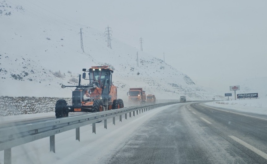   Erzincan genelinde etkisini artıran yoğun kar yağışı ve yer