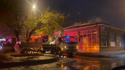 Erzincan’da bir iş yerinde gece saatlerinde çıkan yangın, itfaiyenin müdahalesiyle