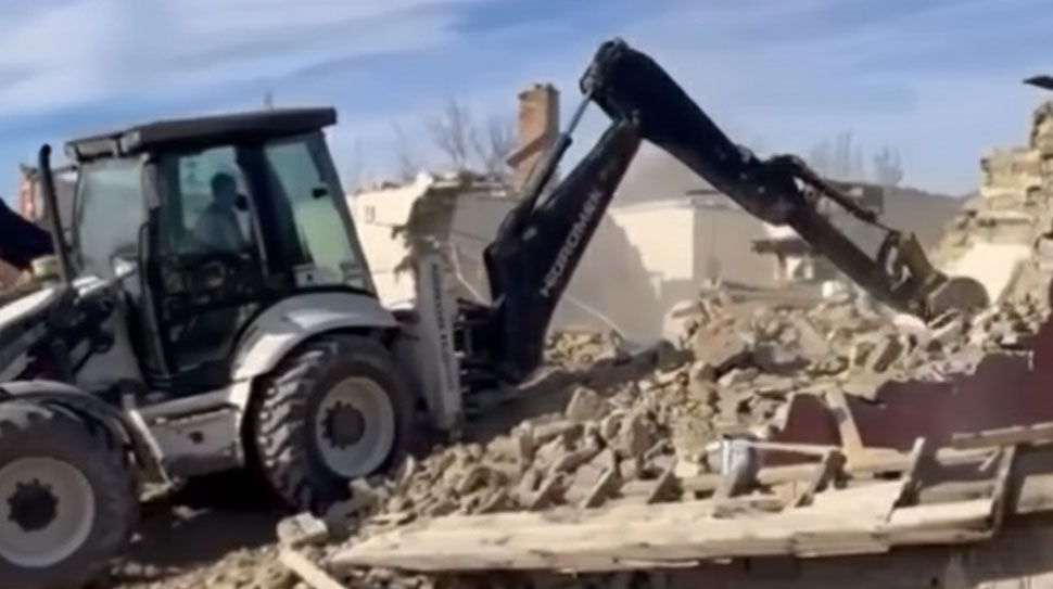 Altınbaşak Belediye Başkanı Engin Deniz, beldede yürütülen kentsel dönüşüm kapsamında