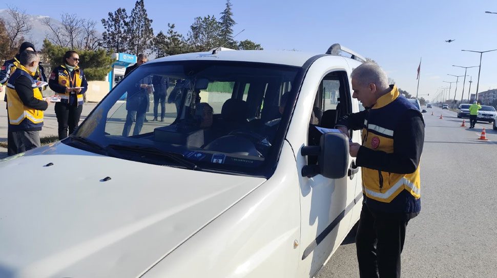 Acil Sağlık Hizmetleri Haftası kapsamında Trafik Şube önünde düzenlenen etkinlikte,