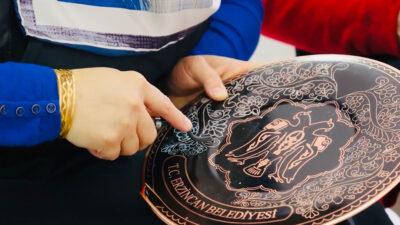 Erzincan’ın kadim sanatı bakır işlemeciliği, Erzincan Belediyesi bünyesindeki ERMEK kurslarıyla