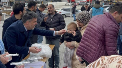 Erzincan Kızılay Meydanı’nda kurulan “Muhabbet Durağı” ile AK Parti Erzincan