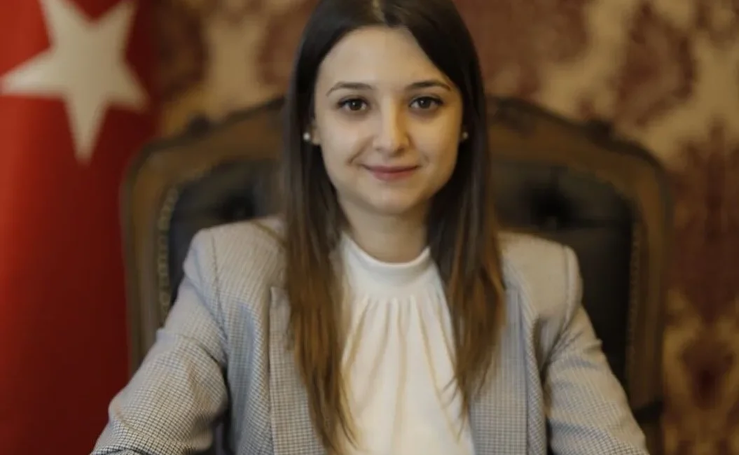 1993 İstanbul doğumlu, Çanakkale Ezine kökenli genç kaymakam Büşra Uçar
