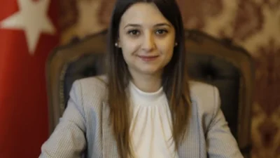 1993 İstanbul doğumlu, Çanakkale Ezine kökenli genç kaymakam Büşra Uçar