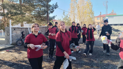 Üzümlü Ortaokulu’nda CEDES Projesi kapsamında öğrencilerle birlikte bir farkındalık etkinliği