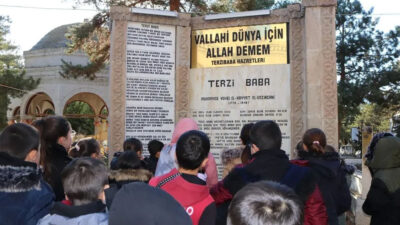 Üzümlü Ortaokulu öğrencileri, ÇEDES Projesi kapsamında gerçekleştirdikleri ziyaretlerle tarihî ve