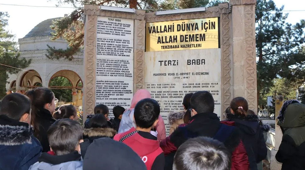 Üzümlü Ortaokulu öğrencileri, ÇEDES Projesi kapsamında gerçekleştirdikleri ziyaretlerle tarihî ve