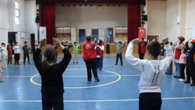 ÇEDES Projesi kapsamında Erzincan Gençlik Merkezi’ni ziyaret eden Şehit Jandarma
