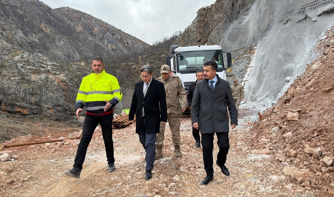 Sarp coğrafyasıyla bilinen Kemaliye hattında inşa edilen tüneller, ulaşımı kolaylaştırarak