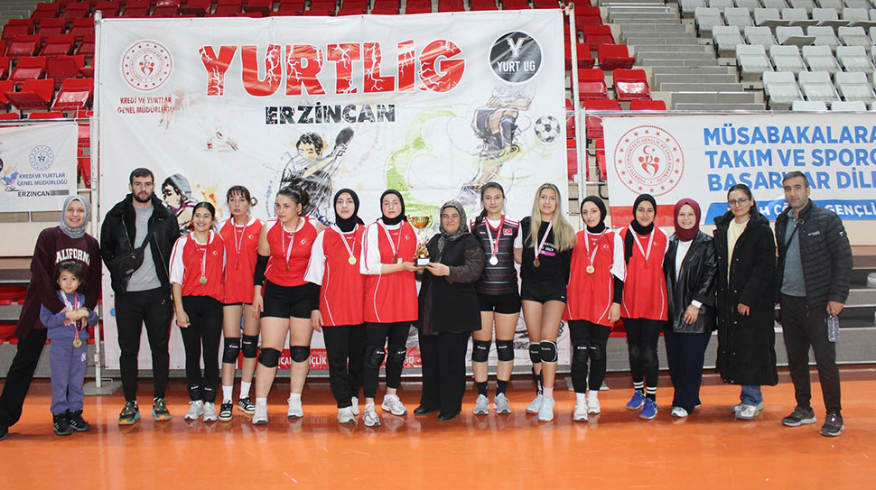 Erzincan’da düzenlenen YURTLİG Voleybol Yurtlararası İl Birinciliği Müsabakaları büyük heyecana