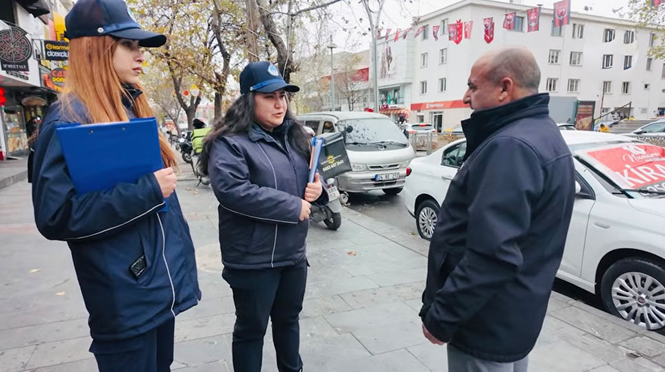 Erzincan Belediyesi Zabıta Müdürlüğü, şehrin temizliği ve estetiğini artırmak amacıyla