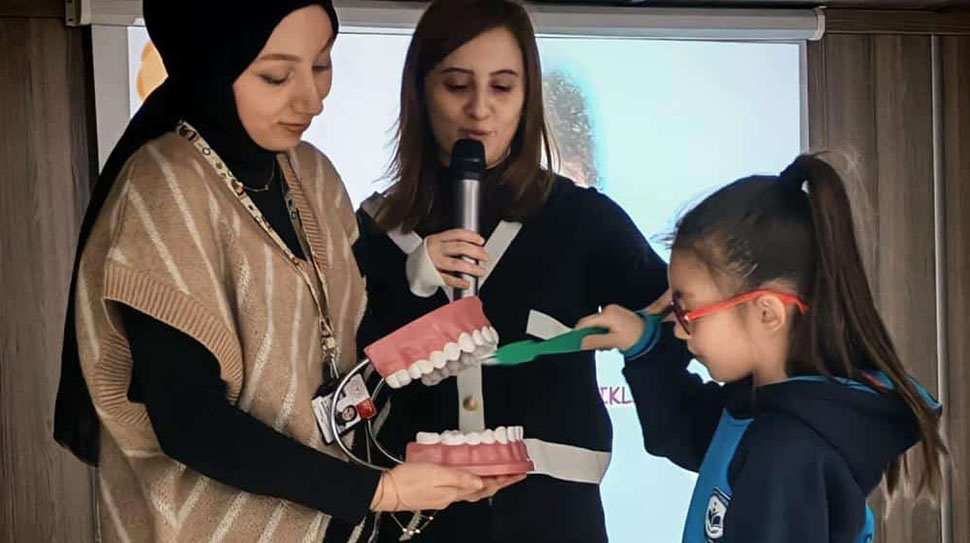 Refahiye Gürsel-Nezahat Çeçen İlkokulunda öğrenim gören öğrencilere yönelik kapsamlı bir