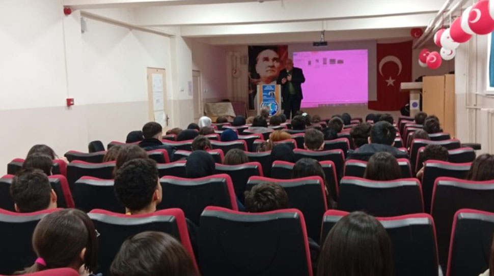 Erzincan Anadolu Lisesi’nde Değerler Eğitimi kapsamında, EBYÜ İlahiyat Fakültesi öğretim