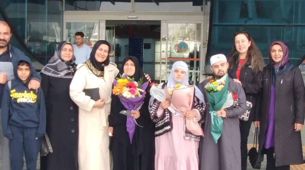 Doğum gününde dilediği Umre hayali gerçek olan Sümeyra, kutsal topraklardaki