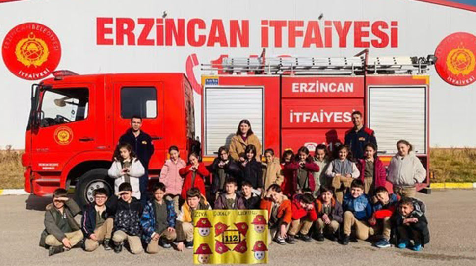 Erzincan Ziya Gökalp İlkokulu 2-A sınıfı öğrencileri, öğretmenleriyle birlikte Erzincan