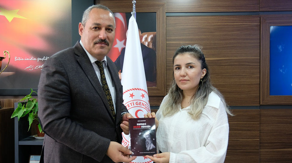 “Bir Asrın Öyküsü” yarışmasında Türkiye birincisi olan Erzincan Gençlik Merkezi