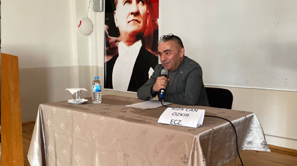 Erzincan Anadolu Lisesi Rehberlik Servisince düzenlenen Kariyer Günleri kapsamında Eczacı