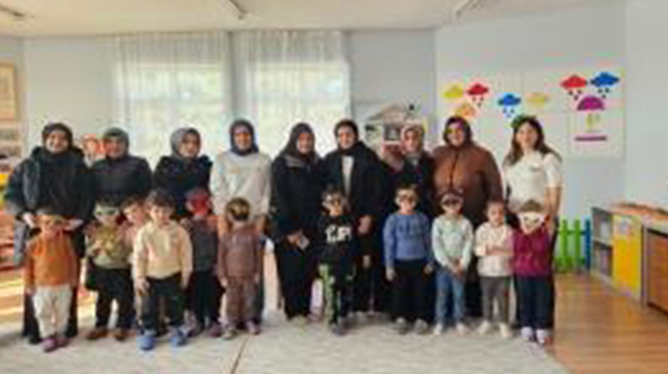Üzümlü Anaokulunda “Ailemle Eğitim Yolculuğum” projesi kapsamında minik öğrencilerin, velileriyle