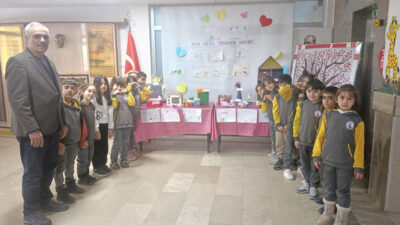 Erzincan Mehmet Akif Ersoy İlkokulu 2/A sınıfı öğrencileri, öğretmenleri rehberliğinde