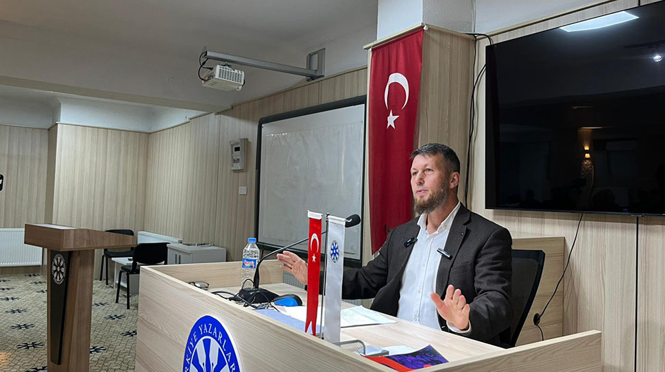 Yazarlar Birliği Erzincan Şubesi’nde, “İslam Ümmetinin Birliği” konulu bir söyleşi