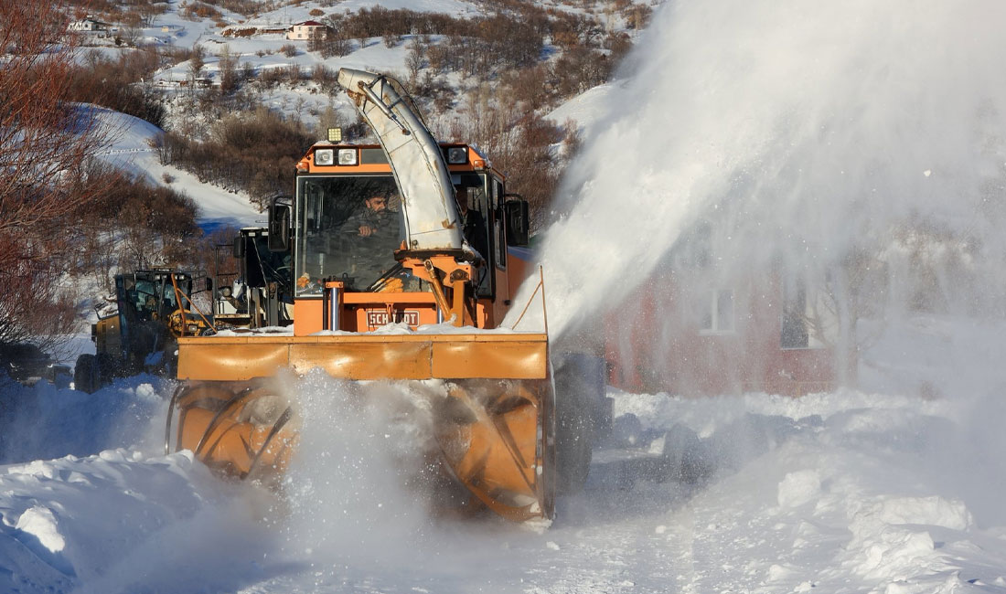 Yoğun kar yağışı sonrası Bingöl genelinde seferber olan ekipleri ziyaret