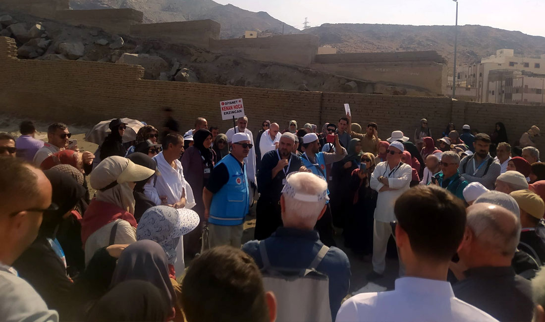 Yarıyıl tatilini kutsal topraklarda değerlendiren Erzincanlı umre kafilesi, Mekke’deki ziyaret