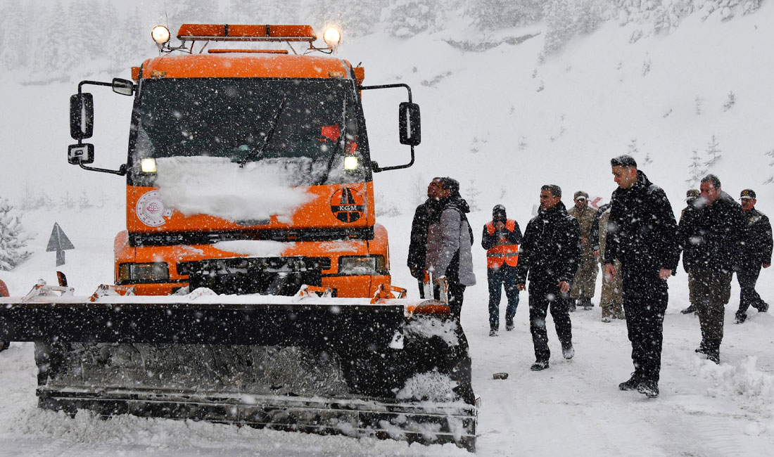 Gümüşhane Valisi Aydın Baruş, kenti etkisi altına alan yoğun kar