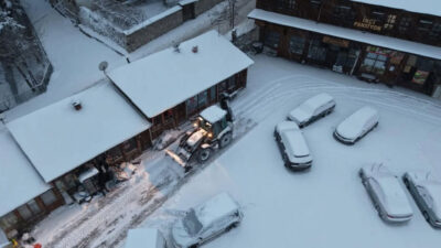 Kemaliye’de kış şartlarının ağırlaşmasıyla birlikte Kemaliye Belediyesi, ilçe merkezinde ve