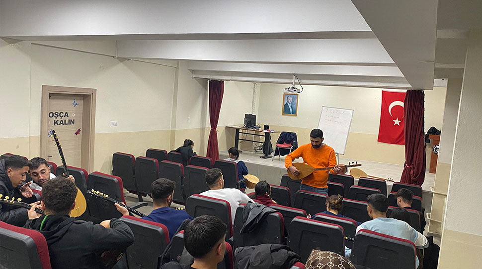 Tercan Halk Eğitim Merkezi tarafından açılan bağlama başlangıç seviye kursu