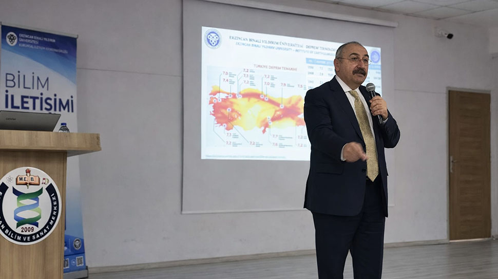 6 Şubat depremlerinin yıl dönümünde Erzincan’da düzenlenen konferansta konuşan Prof.