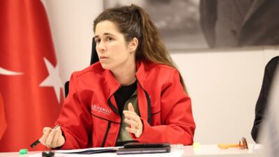 31 Mart yerel seçimleri yaklaşırken, İzmir’in gözbebeği Çeşme’de dikkat çeken