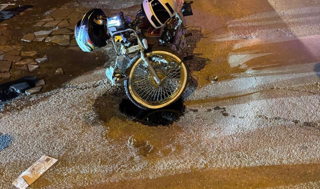 Erzincan’da otomobil ile motosikletin çarpışması sonucu meydana gelen kazada iki