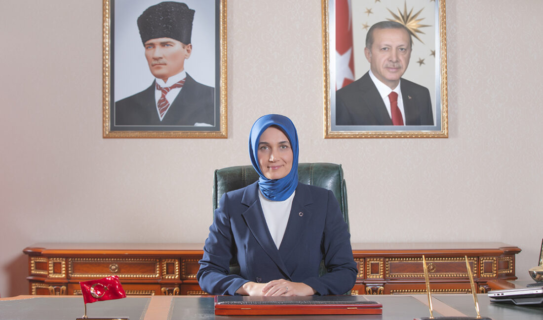 Türkiye’nin ilk başörtülü kadın valisi olarak tarihe geçen ve Afyonkarahisar’da