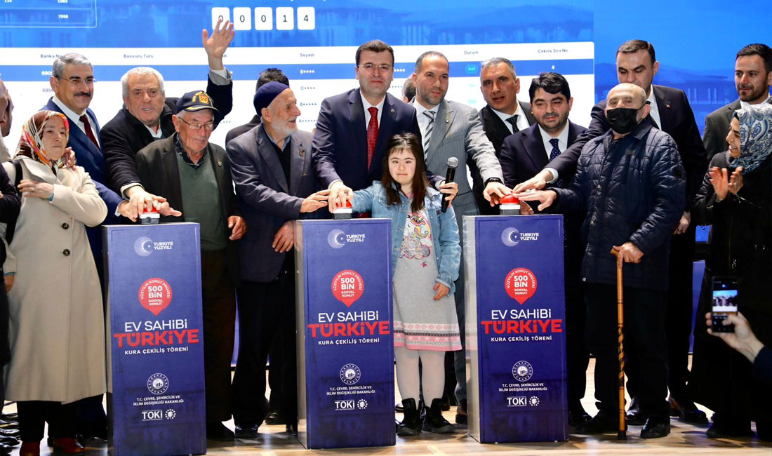 “Yüzyılın Konut Projesi” kapsamında kura çekimleri devam ediyor! Murat Kurum’un