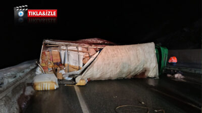 Erzincan’da meydana gelen trafik kazasında bir tırın devrilmesi sonucu ulaşım