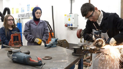 Yükseköğretim Kurulu (YÖK), üniversite öğrencilerinin mezun olmadan iş hayatına tam