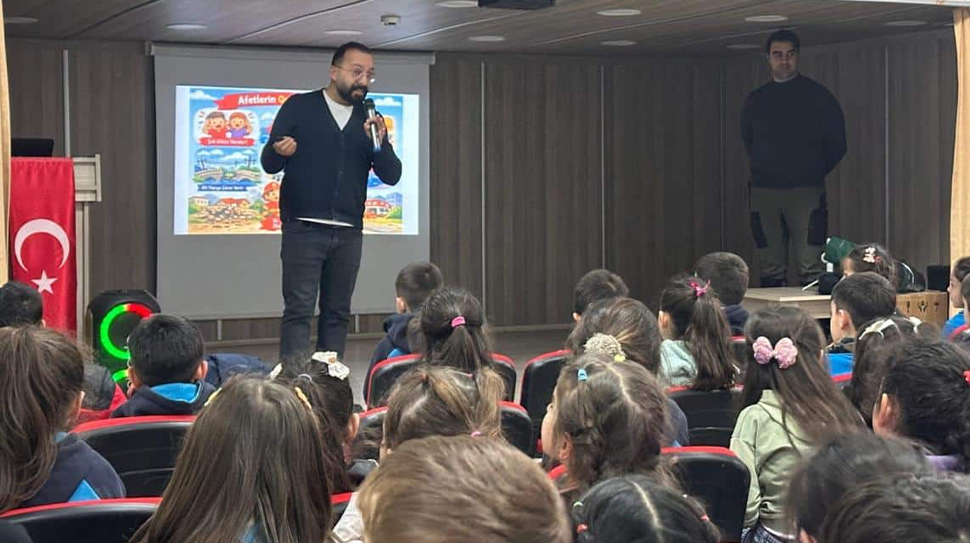 Refahiye Gürsel – Nezahat Çeçen İlkokulu’nda öğrencilerin deprem bilincini artırmak