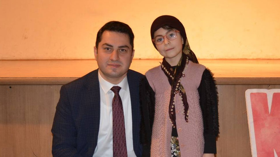 Uşak’ın Karahallı ilçesinde göreve başlayan Kaymakam Ramazan Çelebi, akademik başarısı