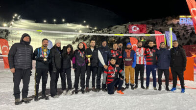 Ergan Dağı’nda kar üzerinde file heyecanı! Kurumlar Arası Kar Voleybolu