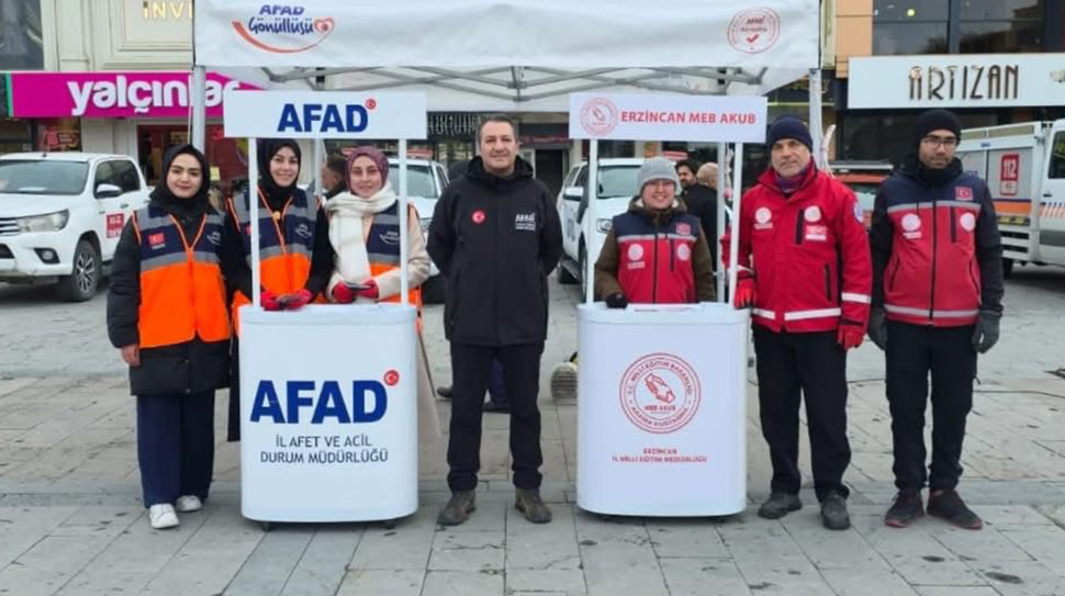 1-7 Mart Deprem Haftası etkinlikleri kapsamında, Erzincan Cumhuriyet Meydanı hafta