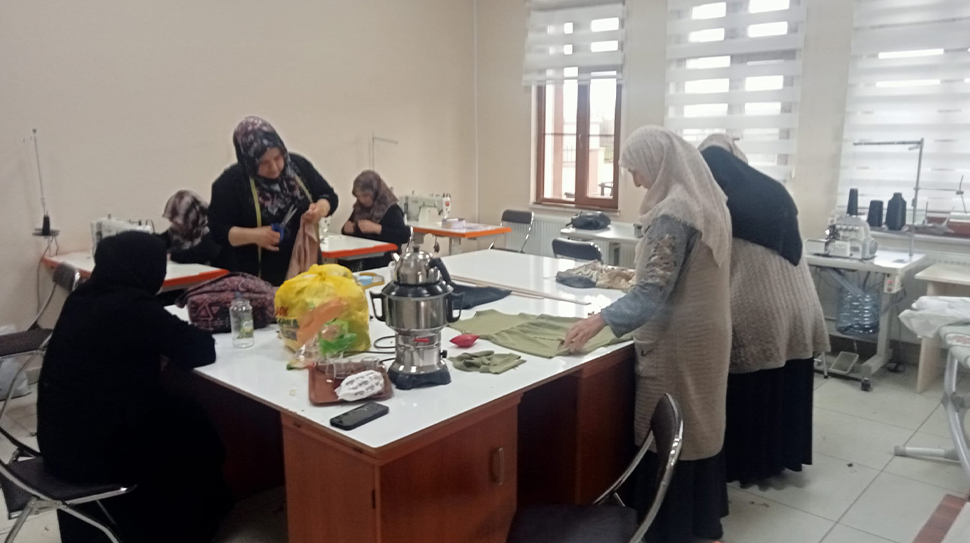 Çayırlı Halk Eğitim Merkezi Müdürlüğünce bayanlara yönelik çocuk etek ve