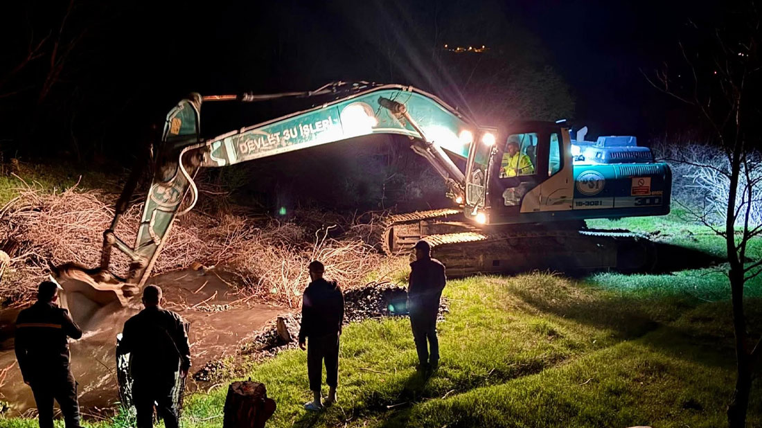 Erzincan merkeze bağlı Beşsaray Köyü’nde bulunan Çardaklı Deresi’nde aşırı yağışlar