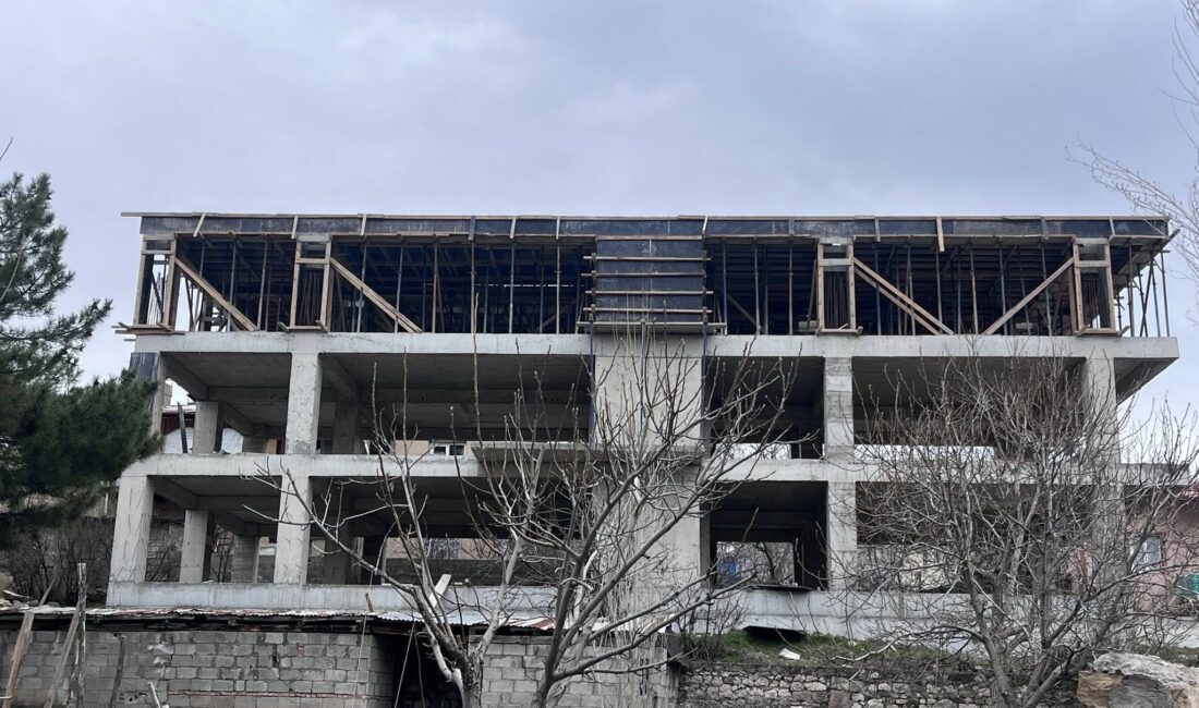 Kemah Belediye Başkanı Cevdet Bayram, mülkiyeti ve yapım süreci tartışma