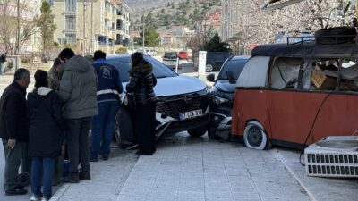 Erzincan’da iki aracın çarpışması sonucu meydana gelen trafik kazasında can