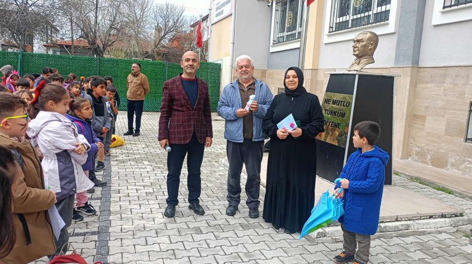 Erzincan Mehmet Akif Ersoy İlkokulu’nda geçtiğimiz yıl başlatılan “Veliler Kitap