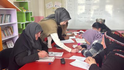 Erzincan merkezdeki tek kadın mahalle muhtarı olan İntizar Bayram, mahallesindeki